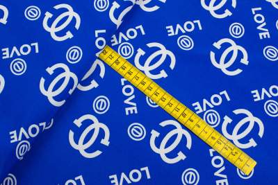 Tkanina Silki Wzór Love kolor chabrowy