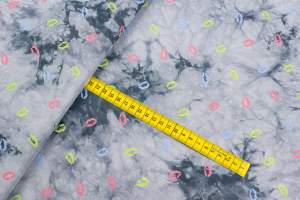 Tkanina Wiskoza – wzór usta, kolor szary