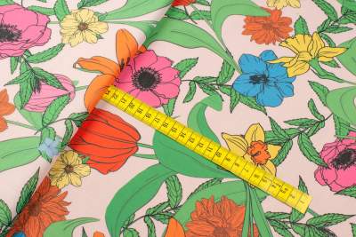 Tkanina szyfon wzór kolorowe kwiaty kolor kremowy