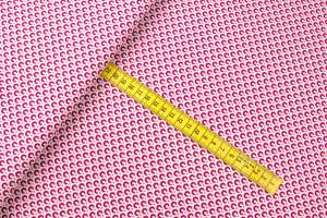 Bawełna popelina organiczna wzór łuska kolor różowy