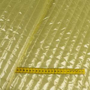 Tkanina pikowaną z ociepliną wzór mieniące groszki na żółtym tle