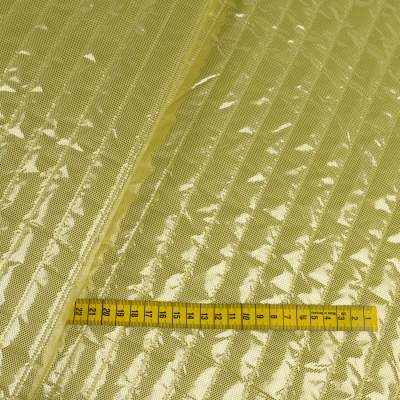 Tkanina pikowaną z ociepliną wzór mieniące groszki na żółtym tle