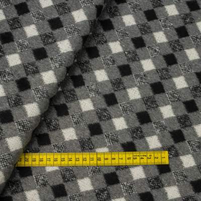 Tkanina płaszczowa wzór romby biało-czarne na szarym tle