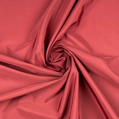 Tkanina kurtkowa Pumi kolor czerwony