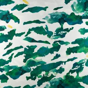 Tkanina Wiskoza Twill – wzór zielone moro na białym tle