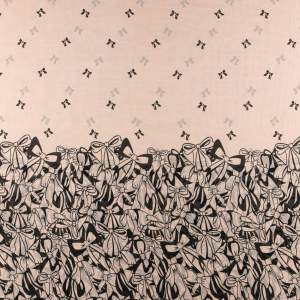 Szyfon wzór kokardy na różowym tle