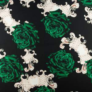 Tkanina Wiskoza Twill – zielone kwiaty, kolor czarny
