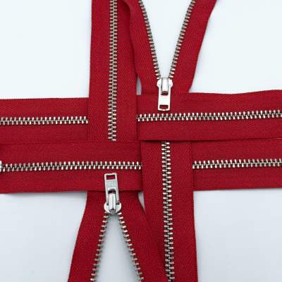 Zamek metalowy nierozdzielczy anty-nikiel kolor 519 czerwony 8 cm