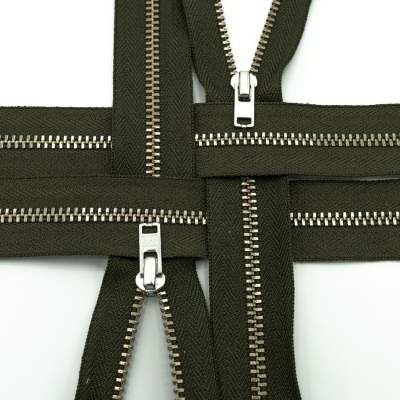 Zamek metalowy nierozdzielczy anty-nikiel kolor 078 ciemny khaki 14 cm