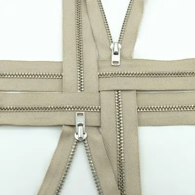 Zamek metalowy nierozdzielczy anty-nikiel kolor 572 jasny beż 12 cm