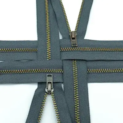 Zamek metalowy nierozdzielczy stary mosiądz kolor 578 szary 18 cm