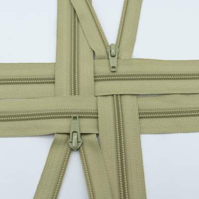 Zamek spiralny rozdzielczy kolor 883 jasny khaki 45 cm