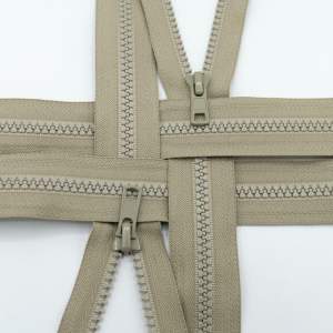 Zamek kostkowy rozdzielczy kolor 561 jasny khaki 35 cm
