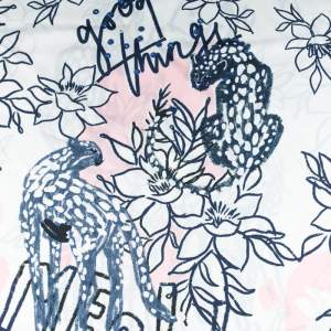 Szyfon jedwabny wzór pantera i kwiaty kolor ecru