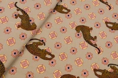 Tkanina milano krepa wzór lampart beżowy