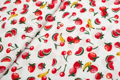 Tkanina wiskoza owoce na białym tle