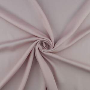 Tkanina wiskoza jasny brudny różowy na sukienki – lekka i przewiewna