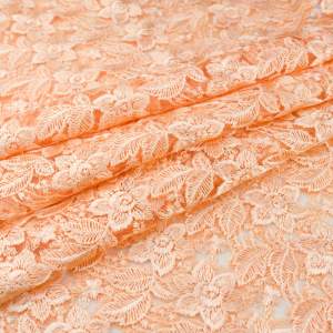 Koronka Gipiura na tiulu brzoskwiniowy