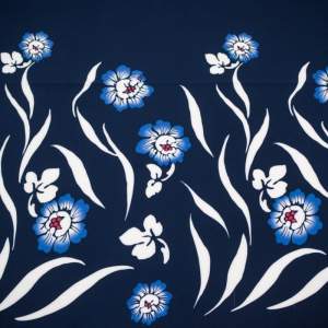 Tkanina Barbie Marschiano wzór kwiaty niebieskie na granatowym tle