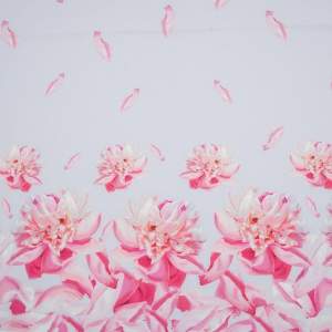 Tkanina Barbie Marchiano wzór kwiaty w odcie. różu na szarym tle