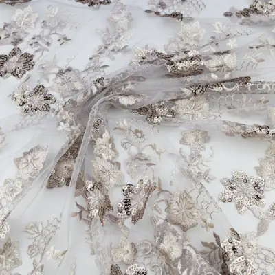 Koronka materiał w kwiaty kolor szaro beżowy