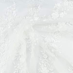 Koronka materiał w kwiaty kolor zgaszony biały