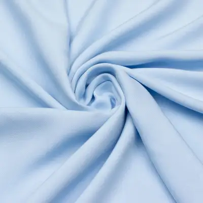 Tkanina wiskoza błękitna na sukienki – lekka i przewiewna