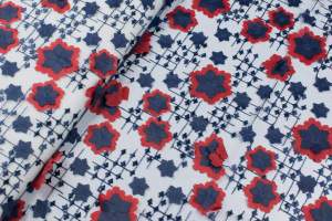 Koronka stabilna wzór kwiaty naszywane granatowy i czerwony