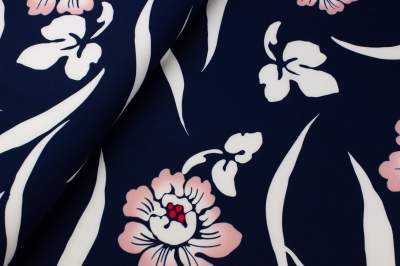 Tkanina Barbie Marschiano wzór kwiaty różowe na granatowym tle