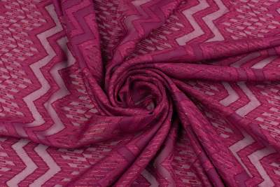 Koronka na szyfonie wzór zygzak kolor fioletowy