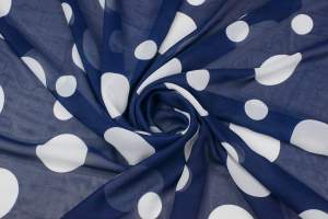 Tkanina szyfon wzór grochy na granatowym tle
