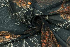 Tkanina szyfon wzór łapacze snów, wilki kolor czarny