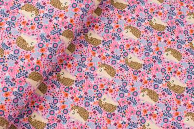 Jersey bawełniany wzór jeże na jasnoróżowym tle