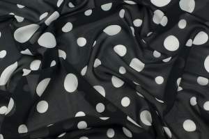 Szyfon wzór białe grochy na czarnym tle