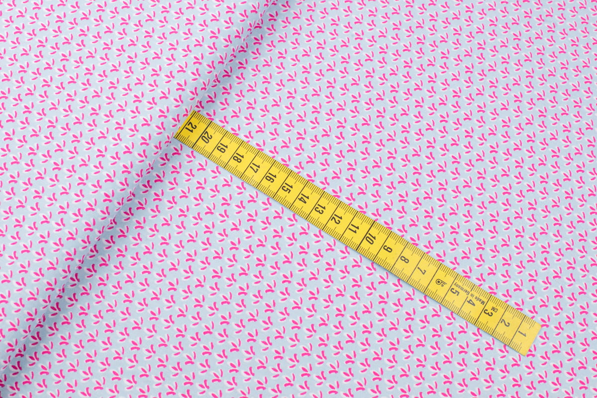 Bawełna popelina organiczna wzór liście kolor błękitny