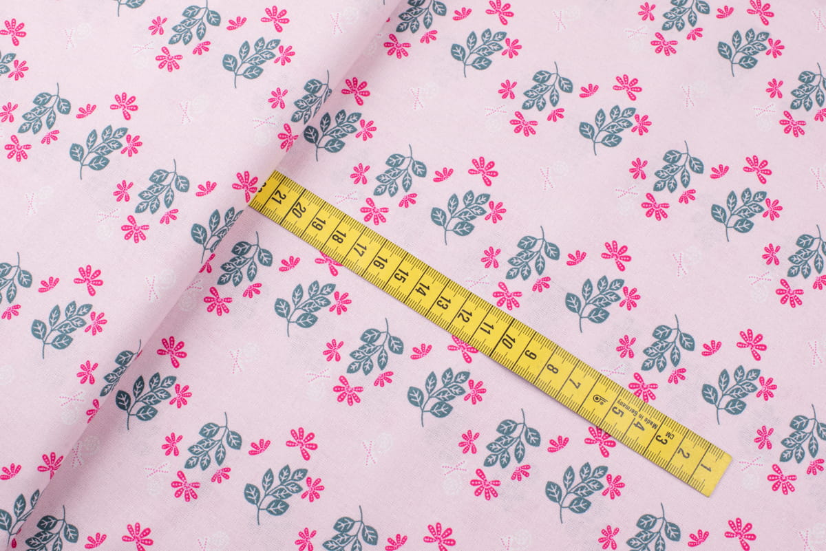 Bawełna popelina organiczna wzór kwiaty kolor jasny różowy