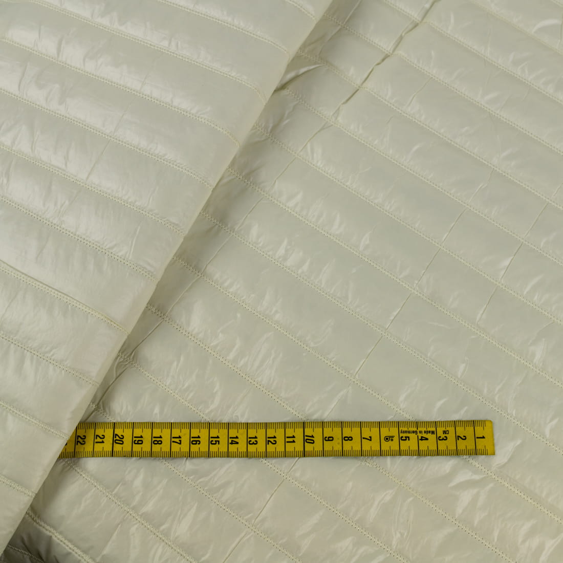 Tkanina pikowaną z ociepliną kolor pastelowy żółty