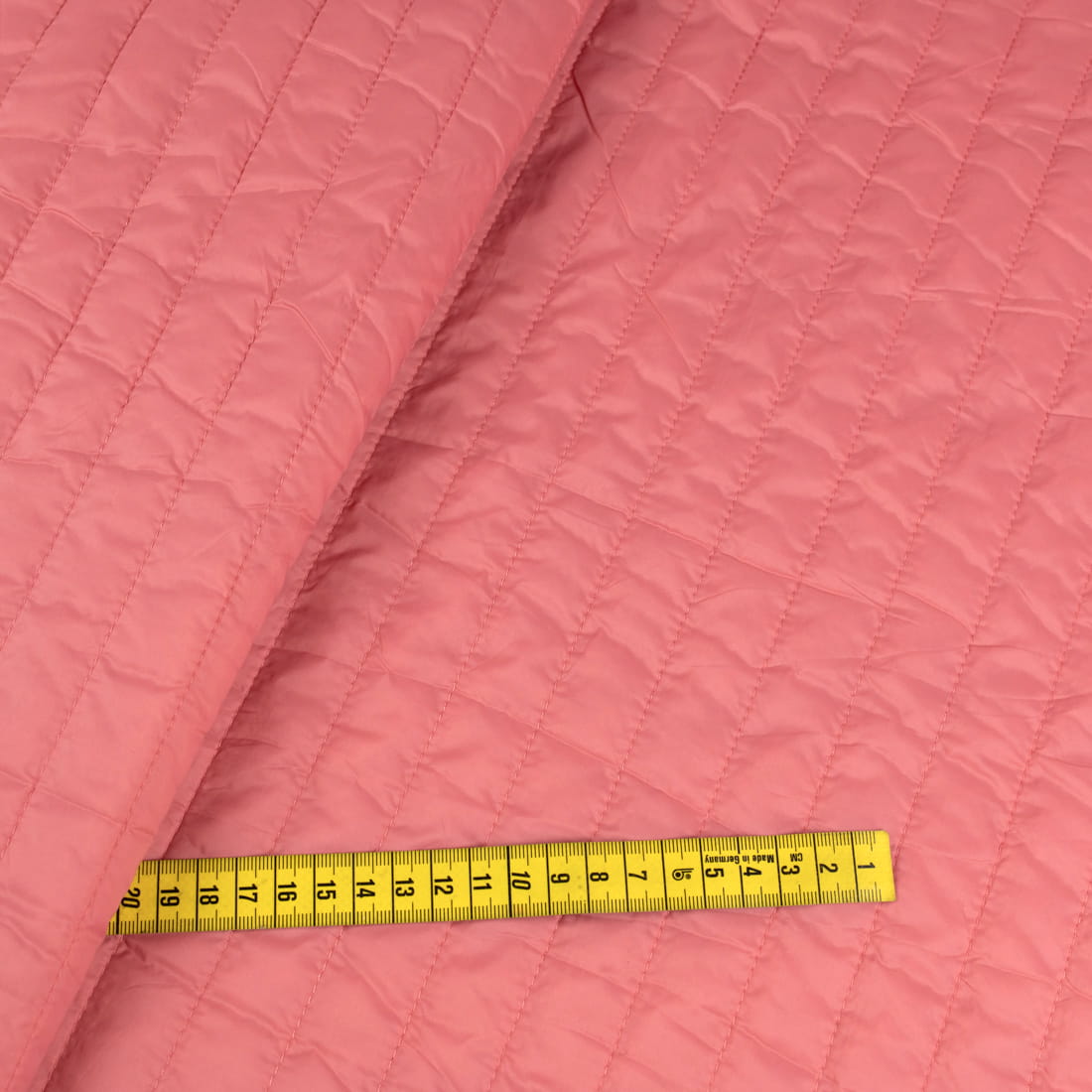 Tkanina pikowaną z ociepliną kolor koralowy