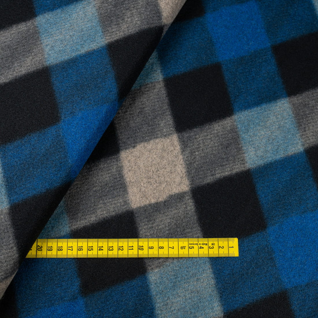 Tkanina płaszczowa wzór krata w odcieniu czarnego i chaber