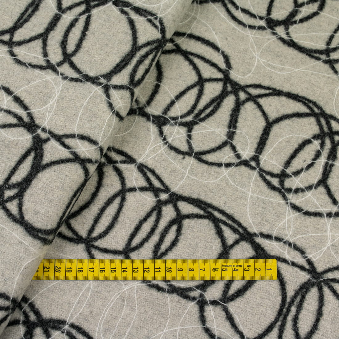 Tkanina płaszczowa kolor ecru wzór czarny