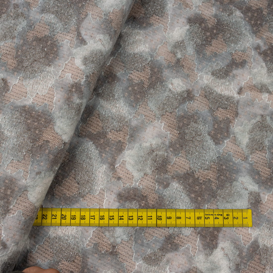 Tkanina płaszczowa wzór plamy w odcieniach szarości