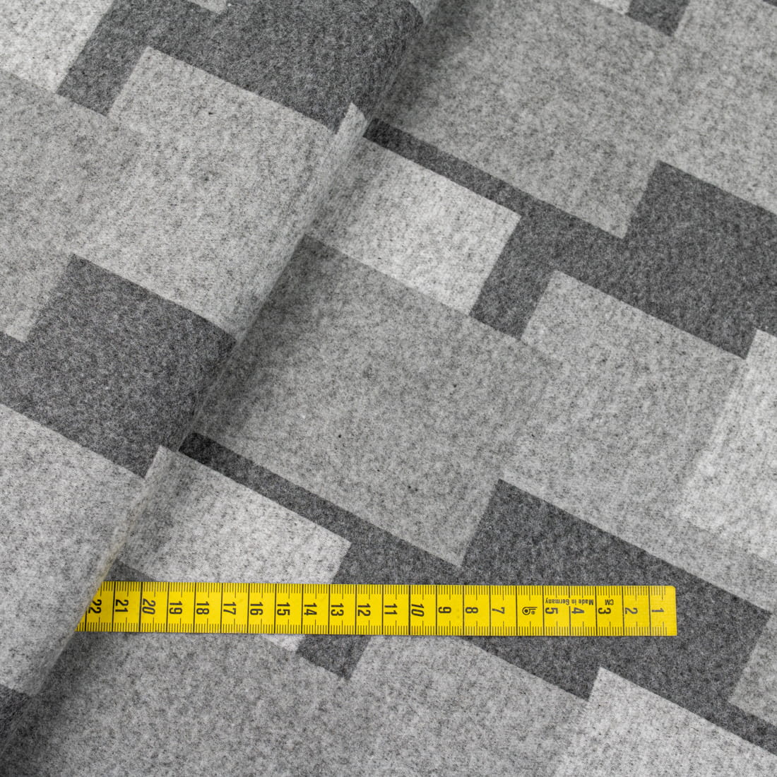 Tkanina płaszczowa wzór geometryczny w odcieniach szarości