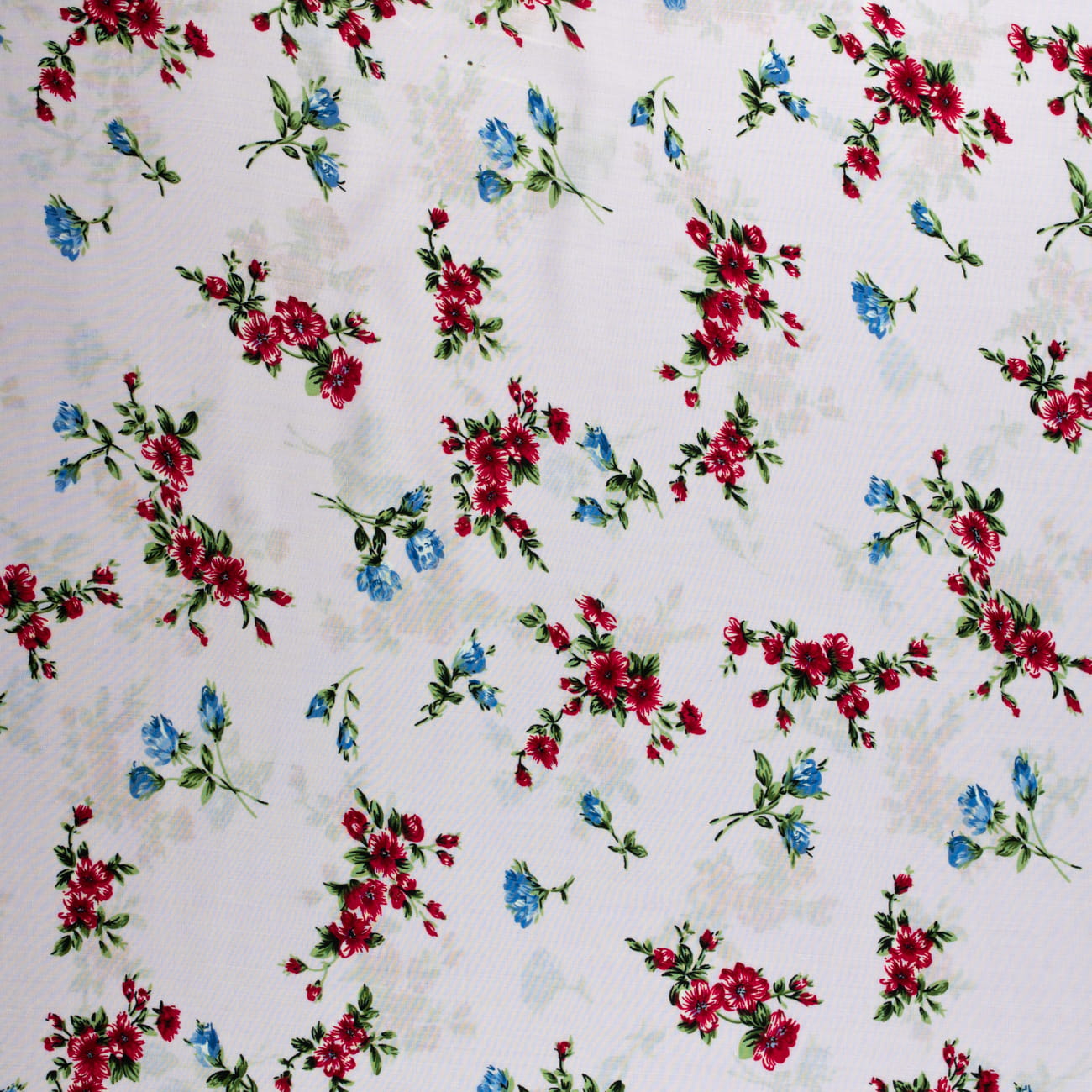 Tkanina Wiskoza wzór kwiatki na liliowym tle