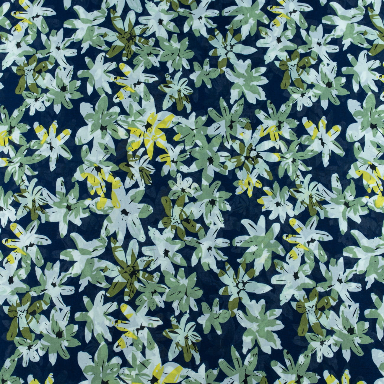 Szyfon w kwiaty na granatowym tle