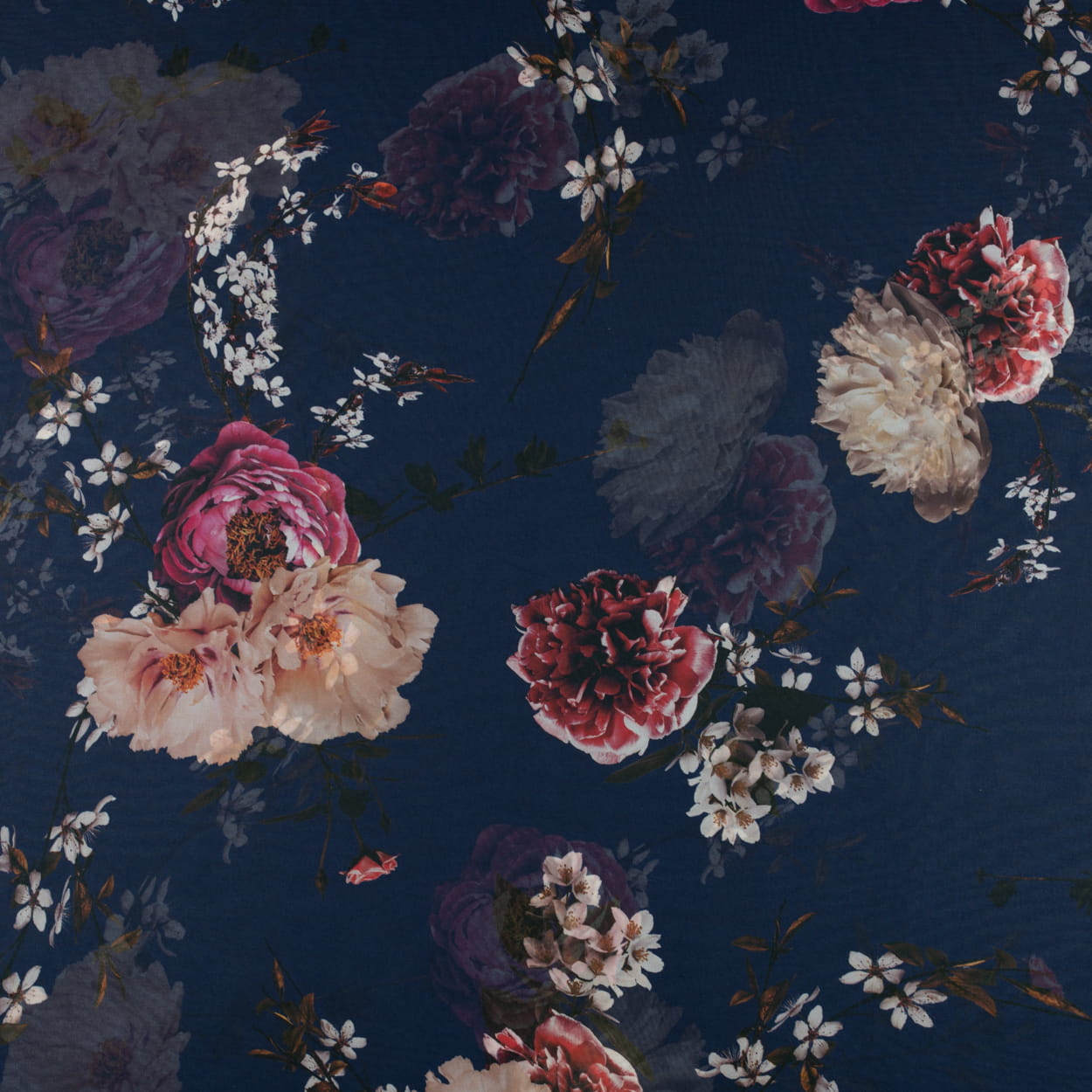 Szyfon w kwiaty tło granatowe