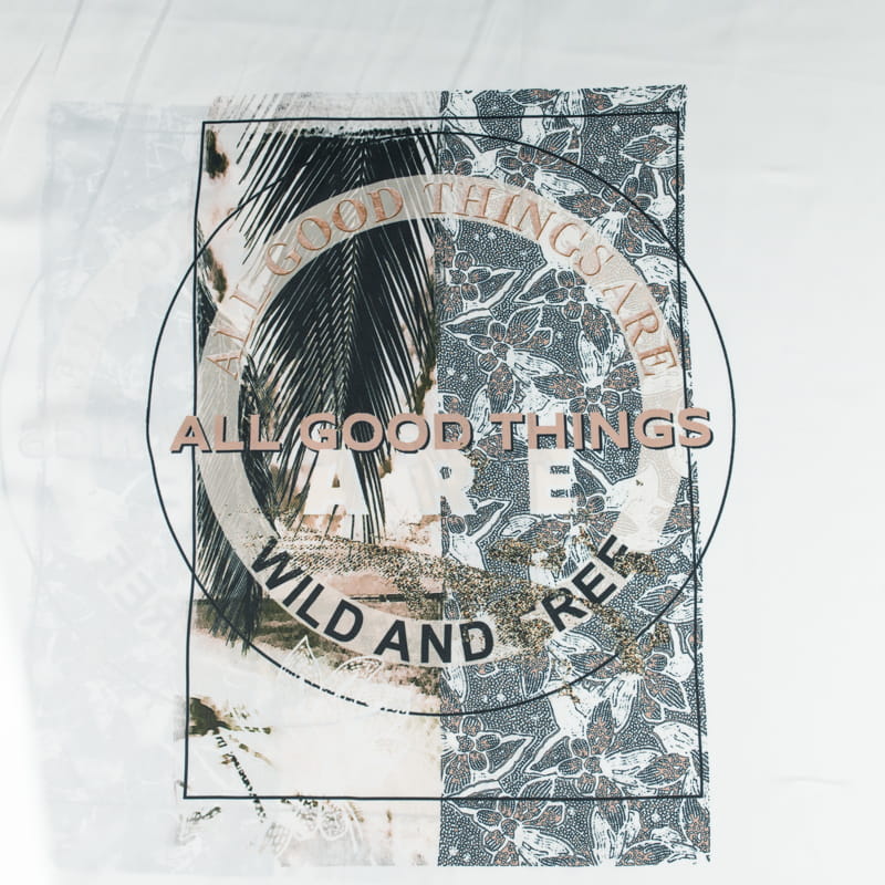 Szyfon jedwabny wzór napisy w kwadracie kolor brązowy