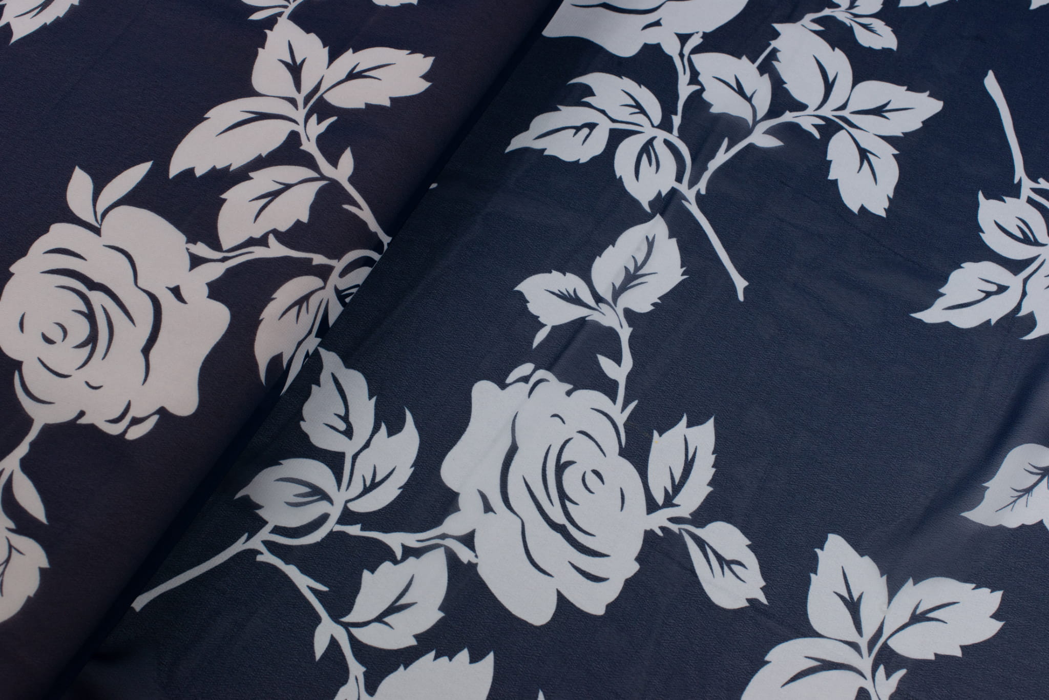 Tkanina szyfon kwiaty róże granatowy