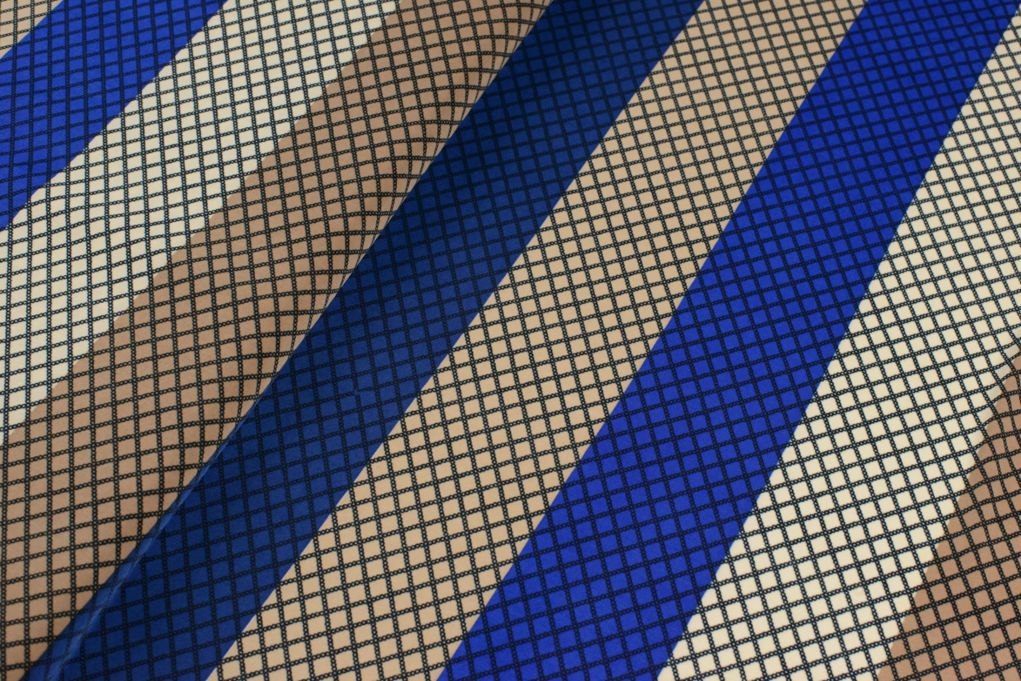 Dzianina jersey ity wzór geometryczny beżowy/niebieski