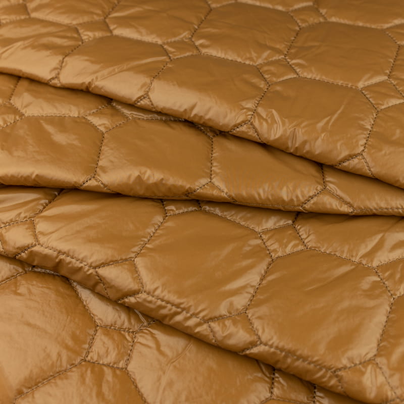 Tkanina pikowana na kurtki wzór geometryczny kolor ciemny beżowy