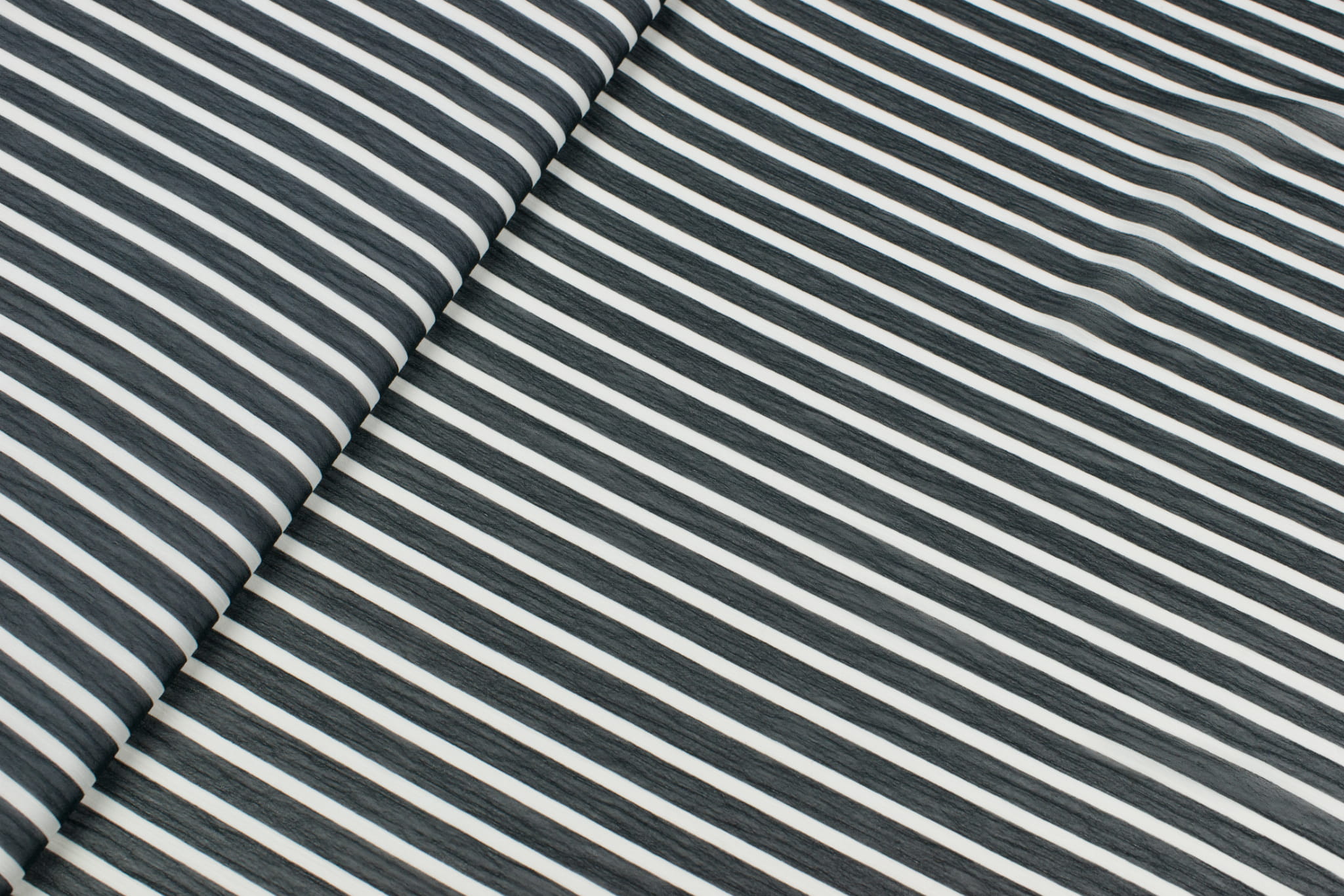 Tkanina szyfon kreszowany wzór pasy czarne/białe